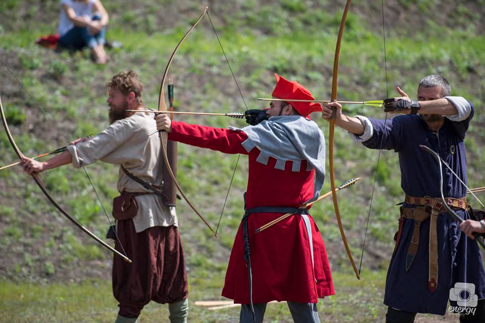 Bractwa rycerskie to nie tylko występy w średniowiecznych zbrojach